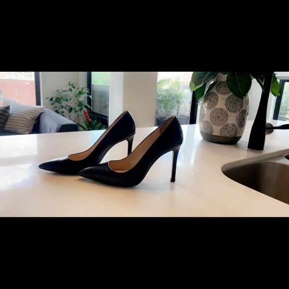 Manolo Blahnik Navy Leather Pointed Toe Pumps - Picture 3 of 7